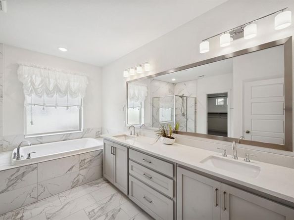 648  Courtyard Lane , Irving Texas 75039