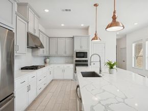 648  Courtyard Lane , Irving Texas 75039