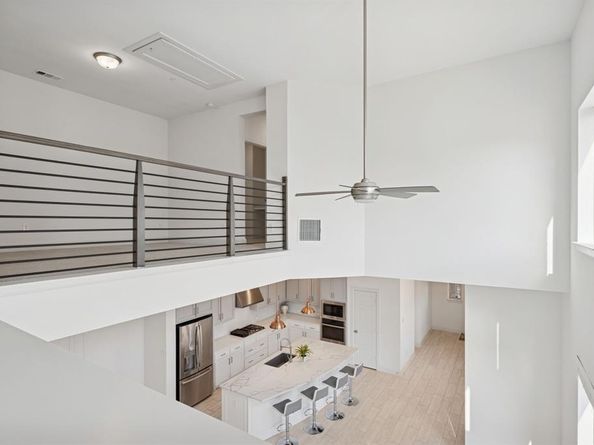 648  Courtyard Lane , Irving Texas 75039