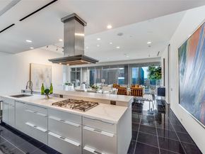 1717  Arts Plaza   2107, Dallas Texas 75201