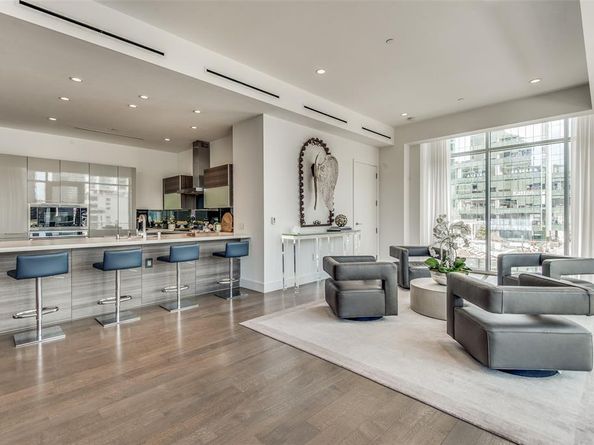 2025  Woodall Rodgers Freeway  51, Dallas Texas 75201