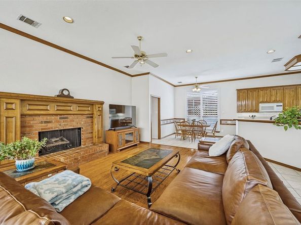 1902  Country Meadow Lane , Richardson Texas 75081