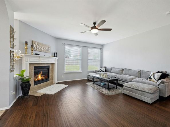 633  Daisy Drive , DeSoto Texas 75115