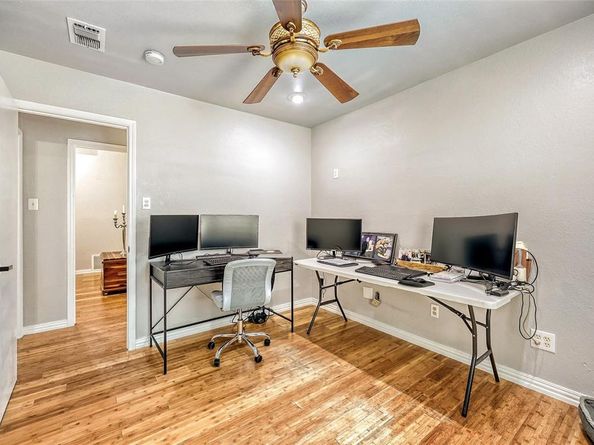 304  Valley Forge Lane , Arlington Texas 76002