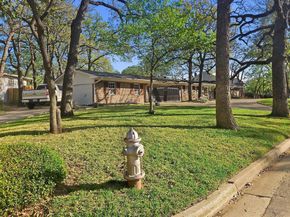 713  Ross Trail , Arlington Texas 76012