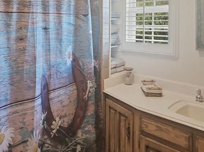 713  Ross Trail , Arlington Texas 76012