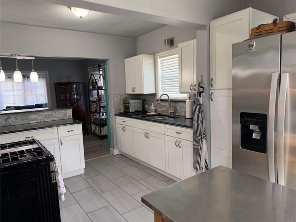 1126 S Oak Cliff Boulevard , Dallas Texas 75208