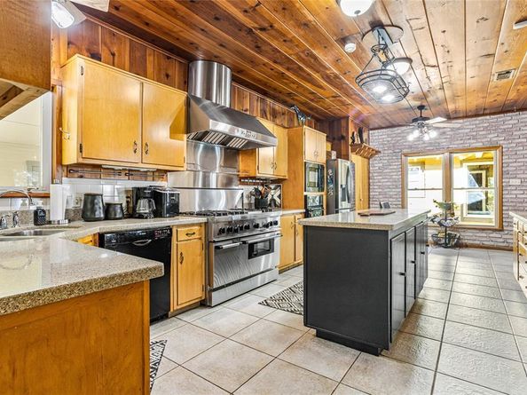 916  Kimbrough Road , Azle Texas 76020