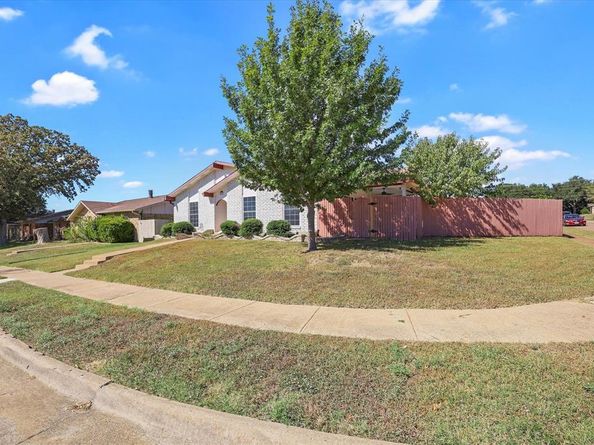 2721  Cedar Elm Lane , Garland Texas 75043