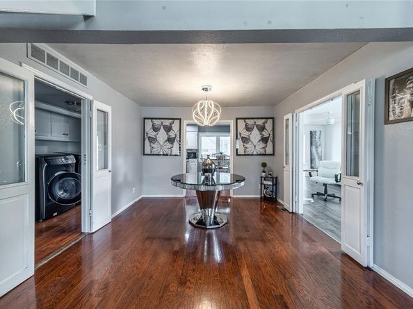 6110  Caracas Drive , Dallas Texas 75232