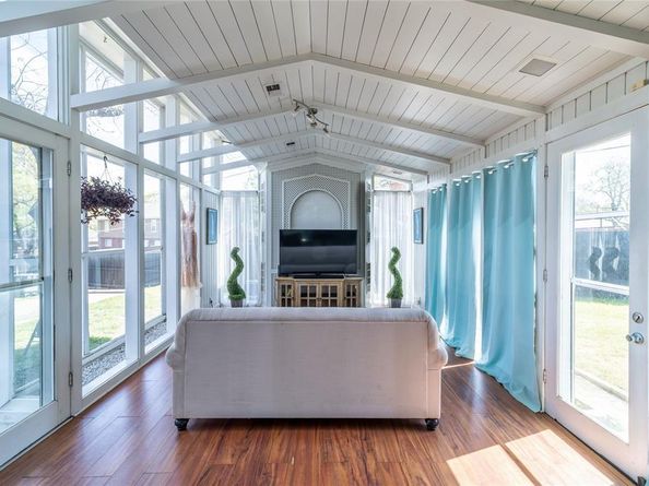 6110  Caracas Drive , Dallas Texas 75232