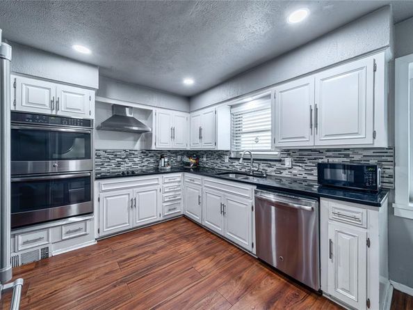 6110  Caracas Drive , Dallas Texas 75232