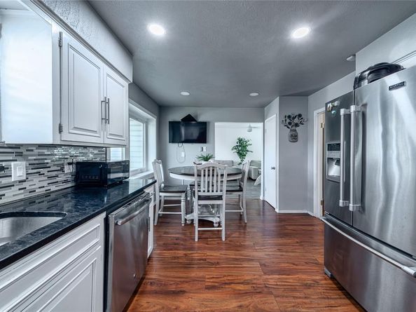 6110  Caracas Drive , Dallas Texas 75232