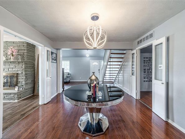 6110  Caracas Drive , Dallas Texas 75232