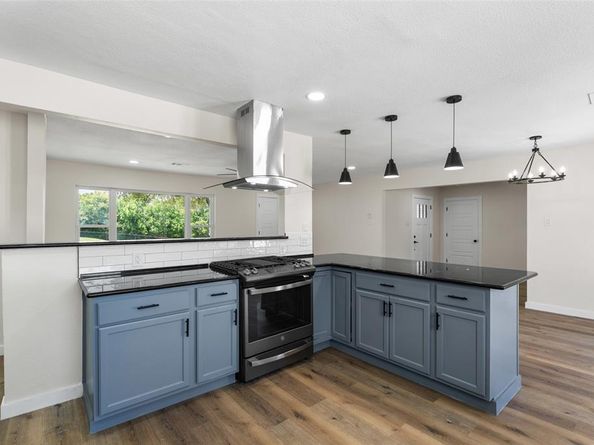 720  BURLESON Street , Grand Prairie Texas 75050