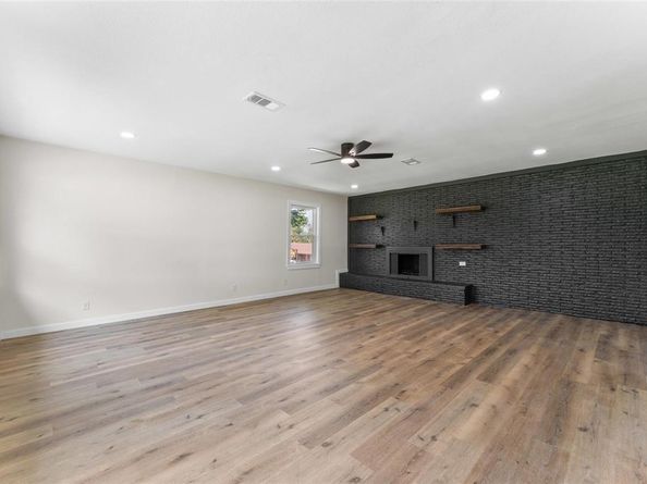 720  BURLESON Street , Grand Prairie Texas 75050