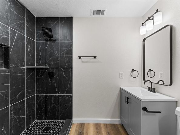 720  BURLESON Street , Grand Prairie Texas 75050