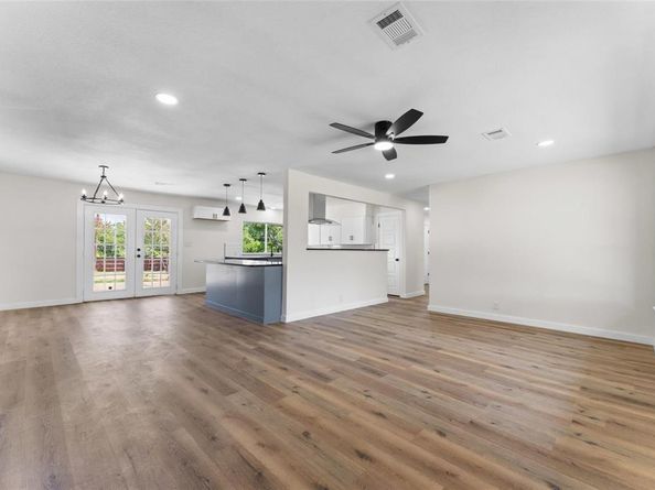 720  BURLESON Street , Grand Prairie Texas 75050