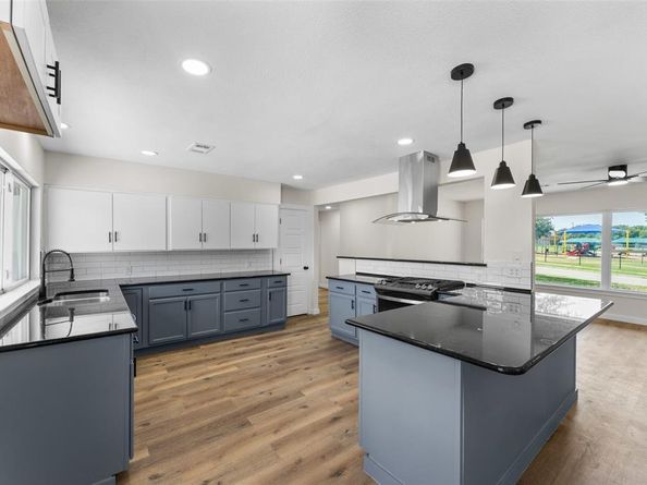 720  BURLESON Street , Grand Prairie Texas 75050