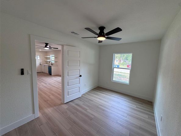 1410  Tanglewood Lane , Garland Texas 75042