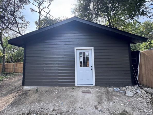 1410  Tanglewood Lane , Garland Texas 75042