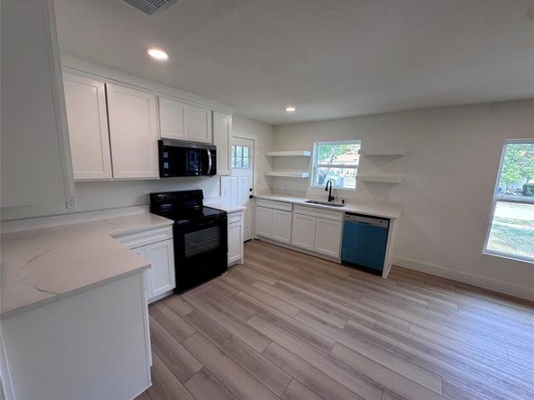 1410  Tanglewood Lane , Garland Texas 75042