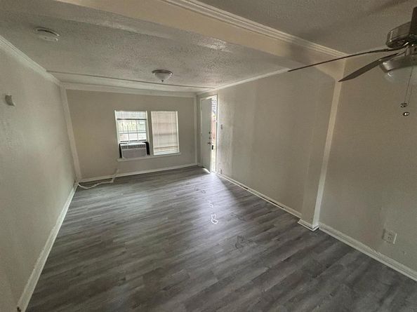 2729  Avenue C  , Fort Worth Texas 76105