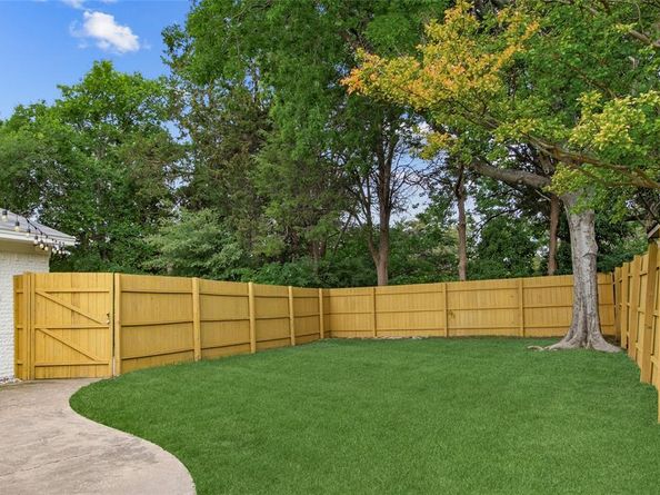 10005  Newcombe Drive , Dallas Texas 75228