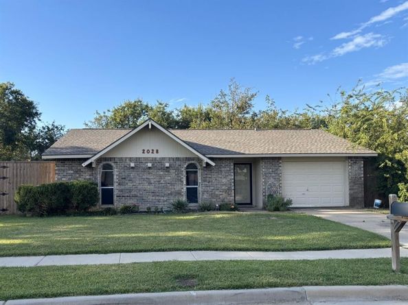2028  Victoria Road , Carrollton Texas 75007