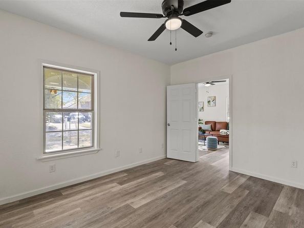 3521  Avenue H  , Fort Worth Texas 76105