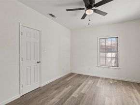 3521  Avenue H  , Fort Worth Texas 76105