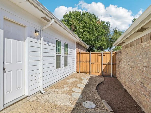 4236  Winding Way Court , Dallas Texas 75287