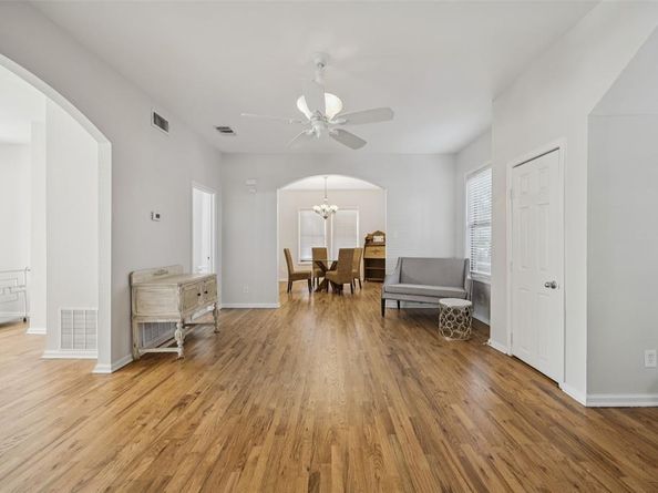 2110  Washington Avenue , Fort Worth Texas 76110