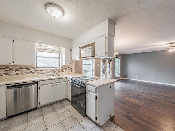 245  Gordon Drive , Azle Texas 76020