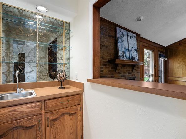 302  Ridgegate Drive , Garland Texas 75040