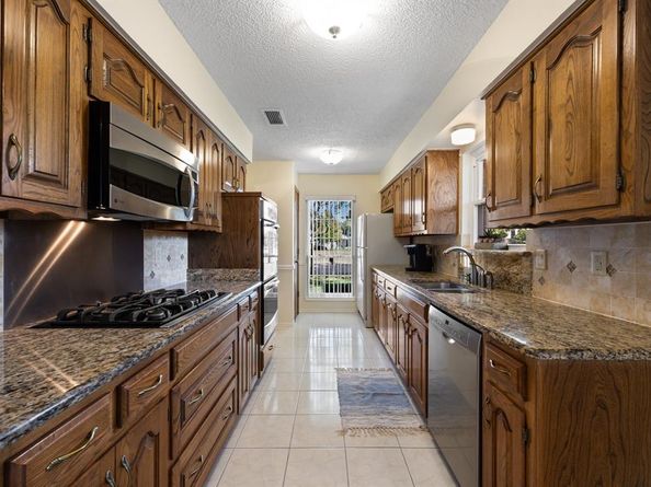 302  Ridgegate Drive , Garland Texas 75040