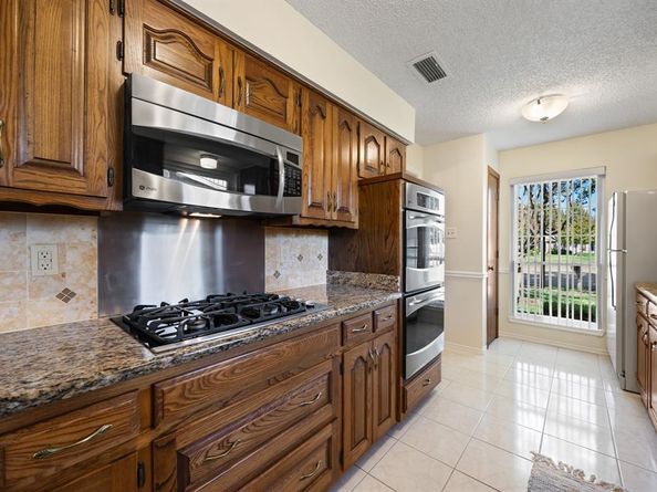 302  Ridgegate Drive , Garland Texas 75040