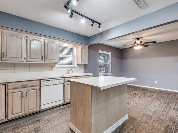 10430  Vistadale Drive , Dallas Texas 75238