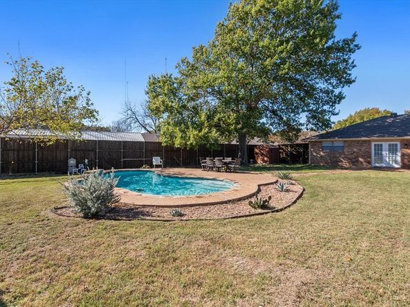 505  Meadow Ridge  , Cedar Hill Texas 75104