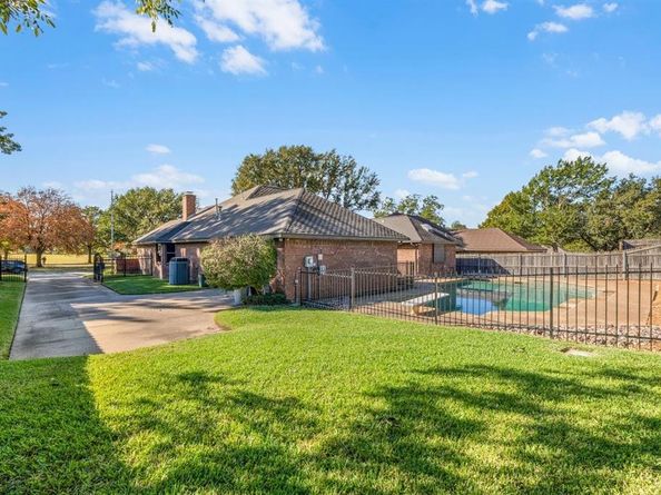 2309  Wimbledon Drive , Arlington Texas 76017