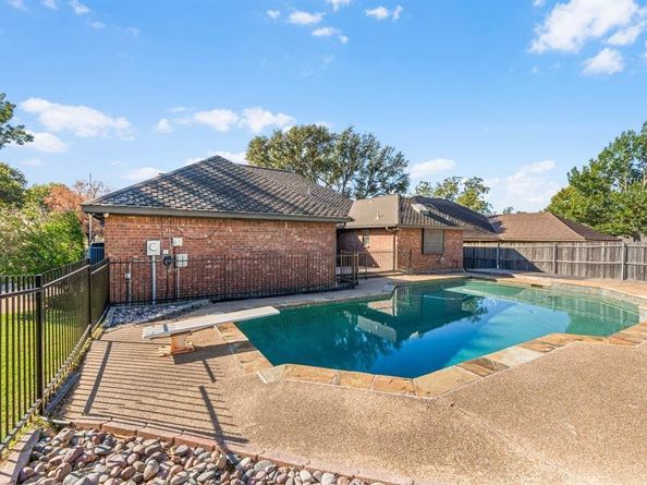 2309  Wimbledon Drive , Arlington Texas 76017