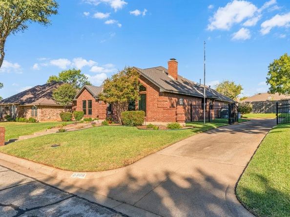 2309  Wimbledon Drive , Arlington Texas 76017