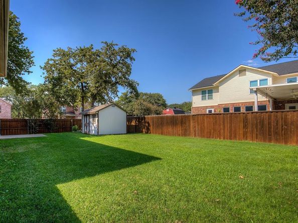 2006  Crystal Springs Drive , Corinth Texas 76210