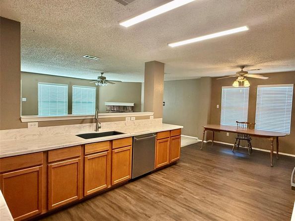 930  Dunkirk Lane , Arlington Texas 76017