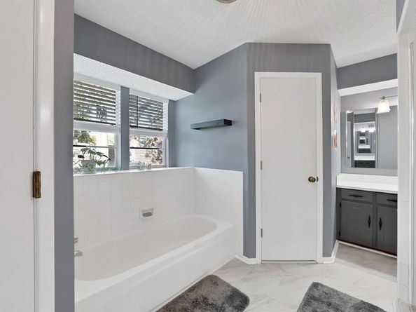 5707  Overridge Drive , Arlington Texas 76017