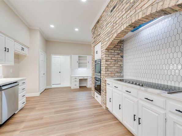 811  Cobblestone Court , Cedar Hill Texas 75104