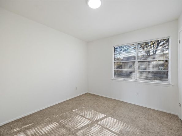 3827  Vineyard Drive , Dallas Texas 75212