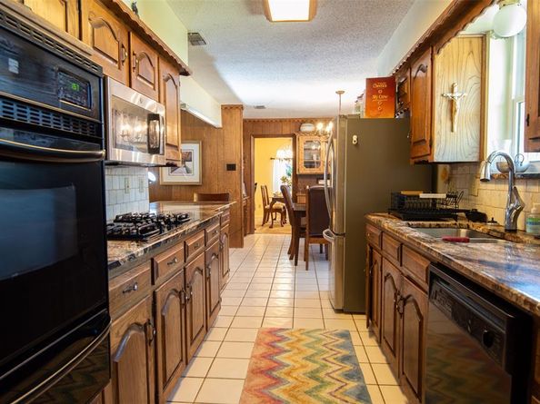 943  Maplecrest Drive , Lancaster Texas 75146