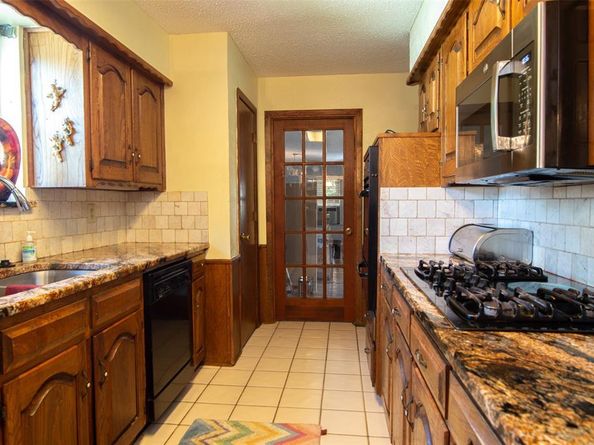943  Maplecrest Drive , Lancaster Texas 75146