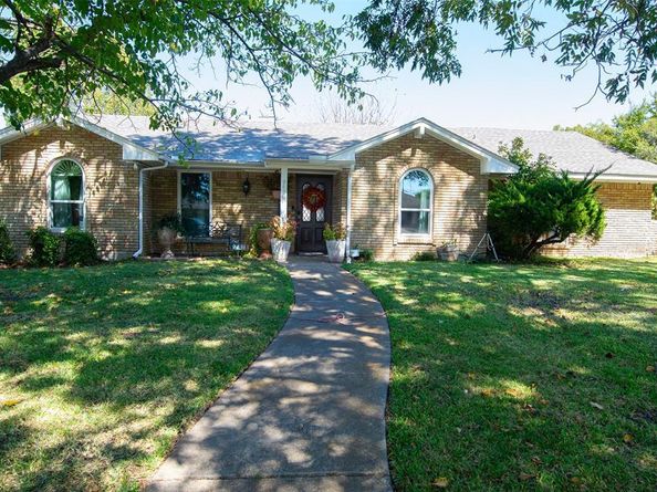 943  Maplecrest Drive , Lancaster Texas 75146